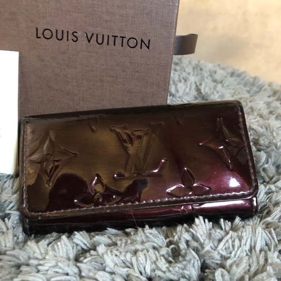 Louis Vuitton Vernis Monogram 4 Key Holder Burgundy, like new. - Picture 2 of 12